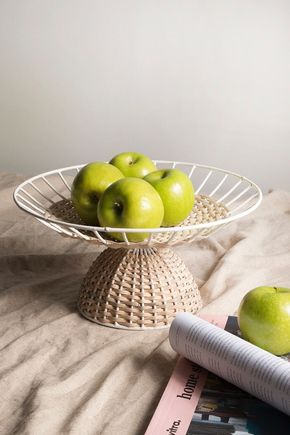 Fruteira-metal-e-rattan