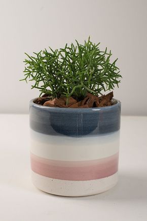 Vaso-ceramica-tons-de-azul-e-rosa