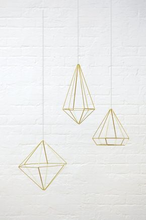Prisma-decorativo-dourado