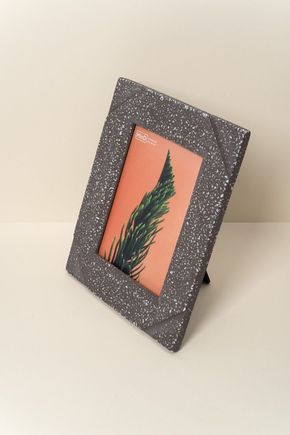 Porta-retrato-terrazzo-cinza