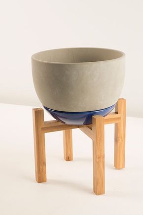 Vaso-com-pe-de-madeira-azul-m