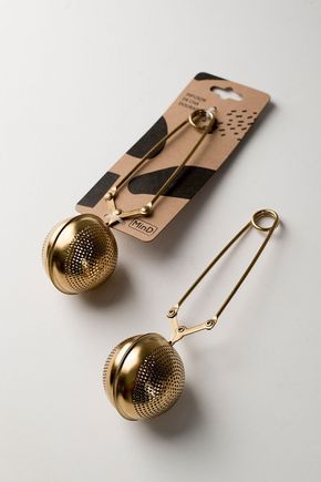 Infusor-de-cha-dourado