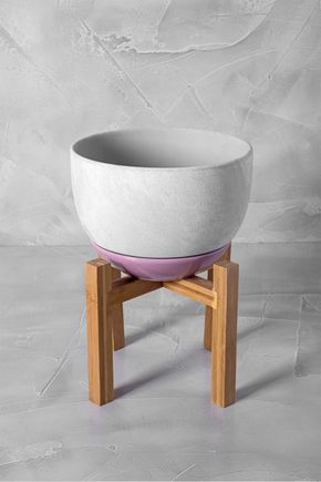 Vaso-com-pe-de-madeira-m