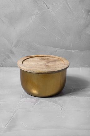 Pote-metal-dourado