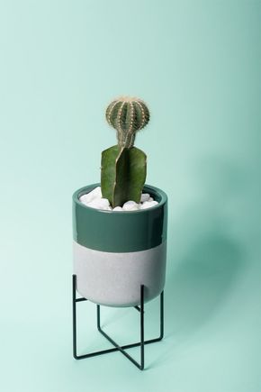 Vaso-com-base-de-metal-p