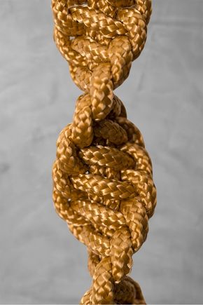Hanger-macrame-dourado