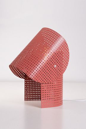Luminaria-de-mesa-metal-vazado-terracota