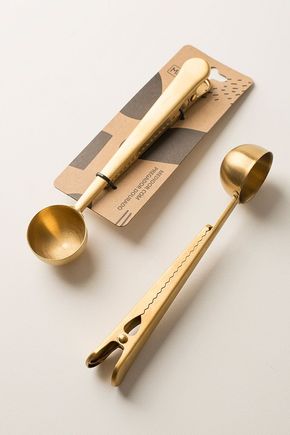 Medidor-com-pregador-dourado