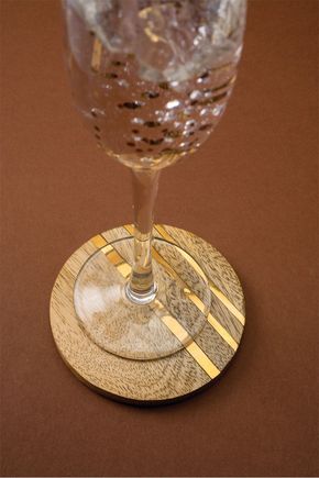 Porta-copo-madeira-filete-dourado