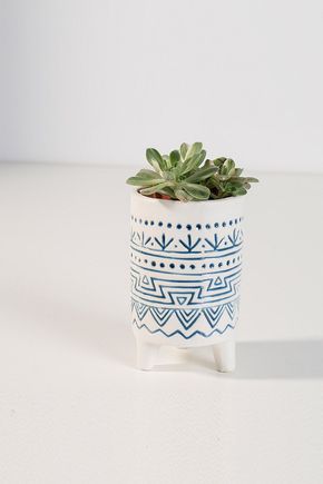 Vaso-detalhes-azul-e-branco