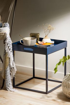 Mesa-com-bandeja-removivel-azul