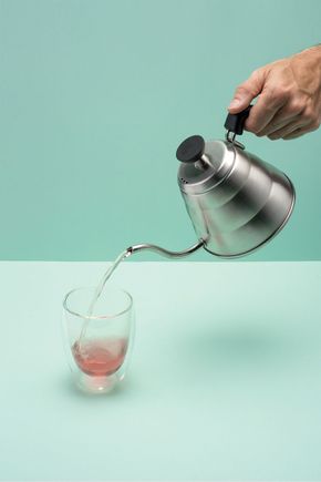 Chaleira-de-metal-bico-fino