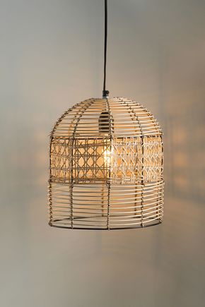 Luminaria-pendente-de-rattan-e-palha