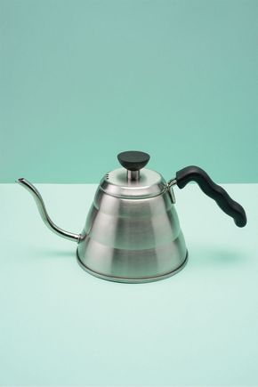 Chaleira-de-metal-bico-fino