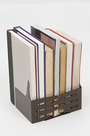 Porta-livros-metal-maos-pretas