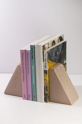 Porta-livros-ceramica-piramide