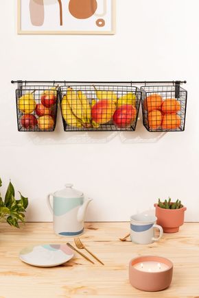 Fruteira-parede-metal-preta