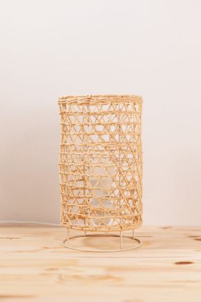 Luminaria-abajur-de-palha